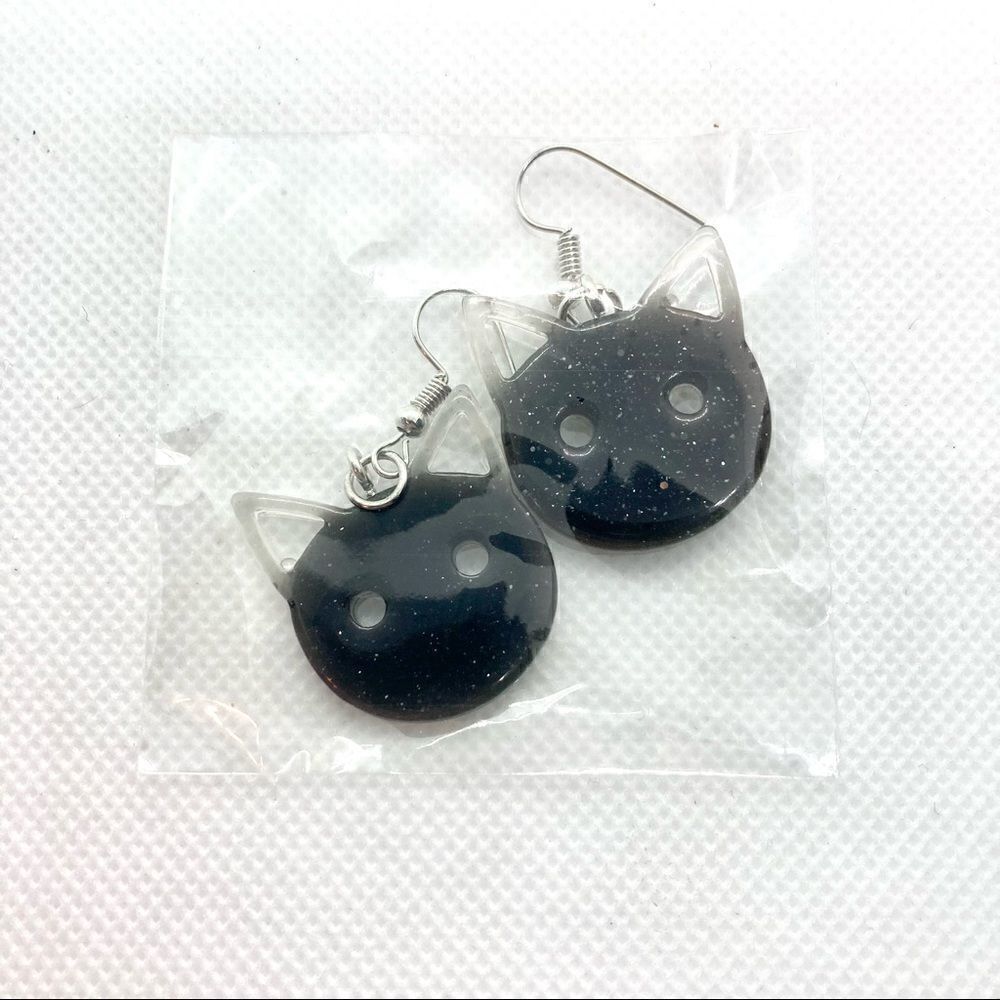 LUNA Resin Black Cat Drop Earrings - Picture 3 of 4